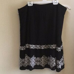 Great distinctive black and white skirt size 14